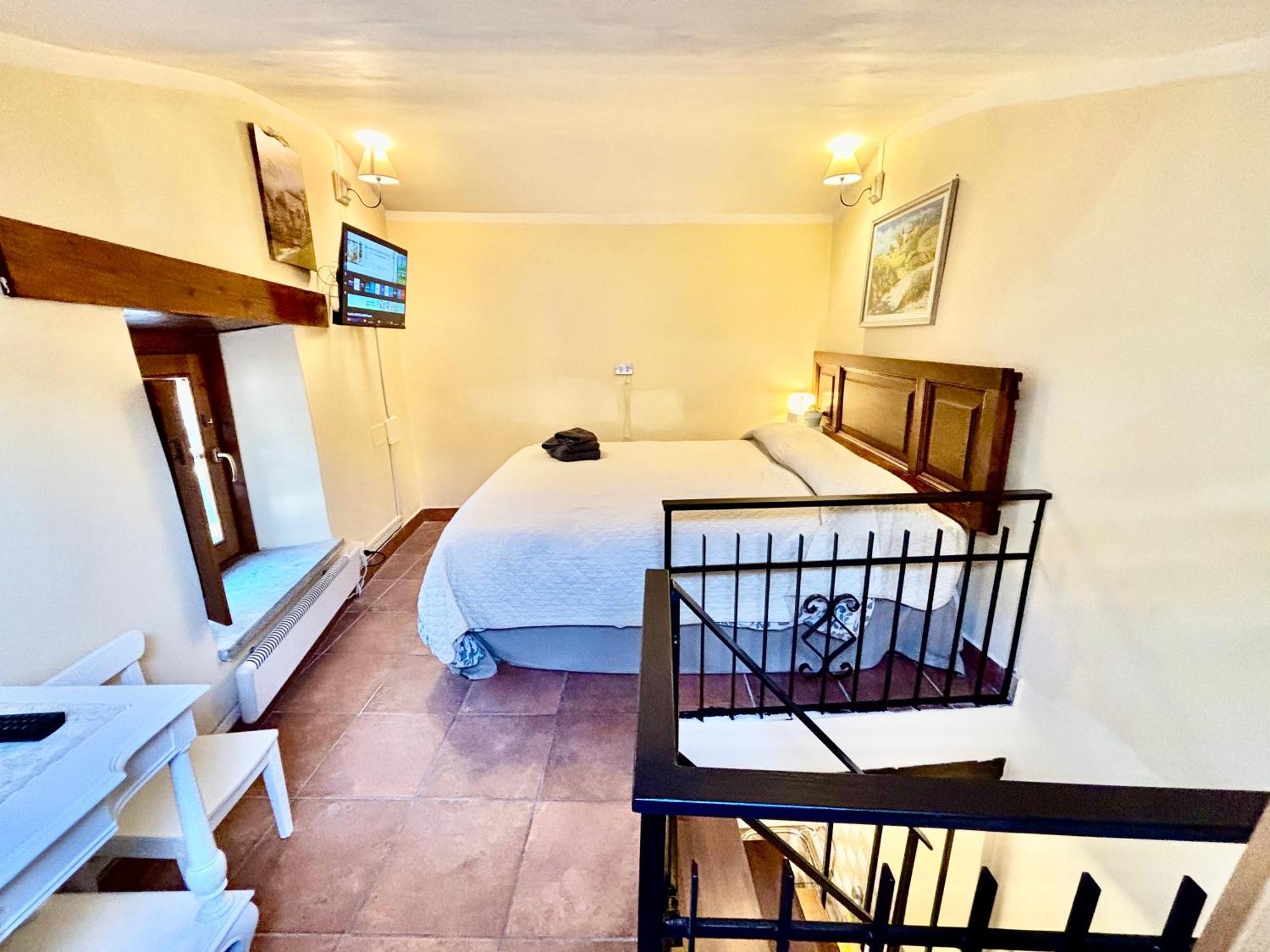 Red House Apartment Gubbio Exterior photo