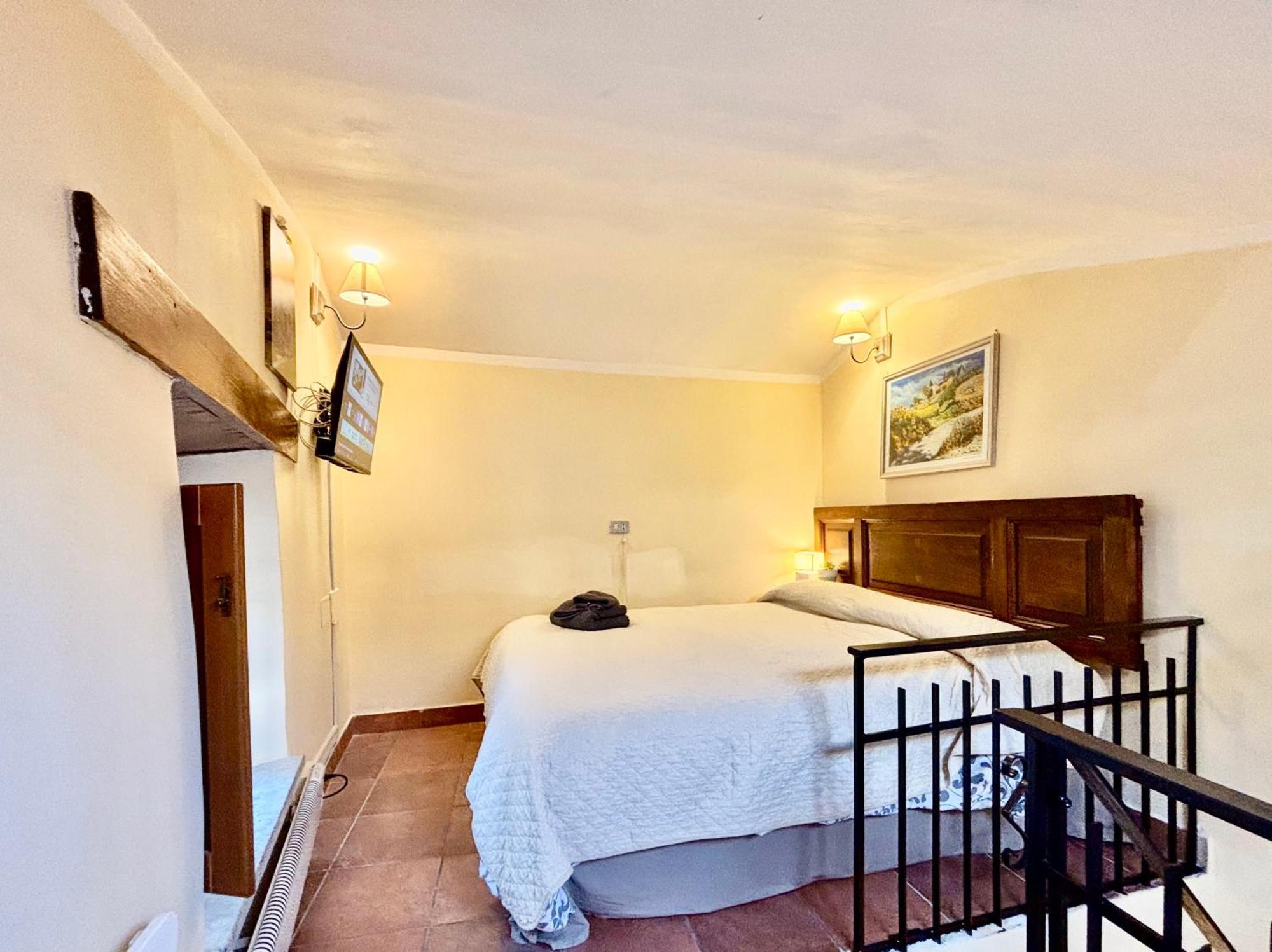 Red House Apartment Gubbio Exterior photo