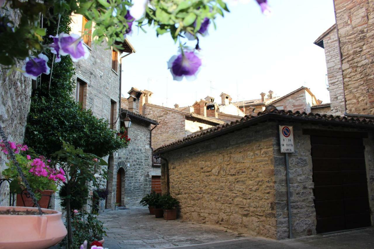 Red House Apartment Gubbio Exterior photo